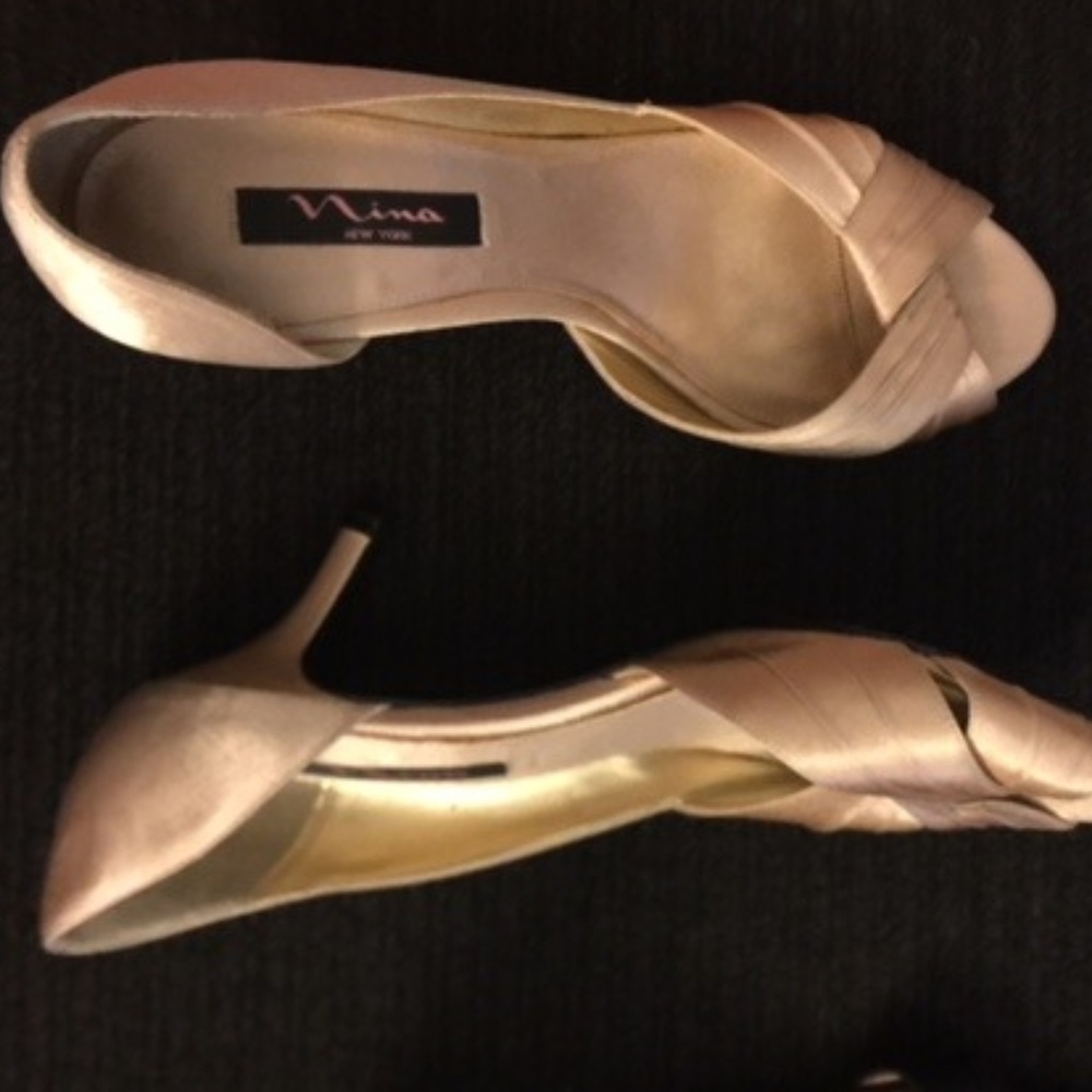 Nina Contesa Open Toe Pump